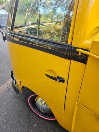 VOLKSWAGEN KOMBI 1.5 STD 8V GASOLINA 3P MANUAL